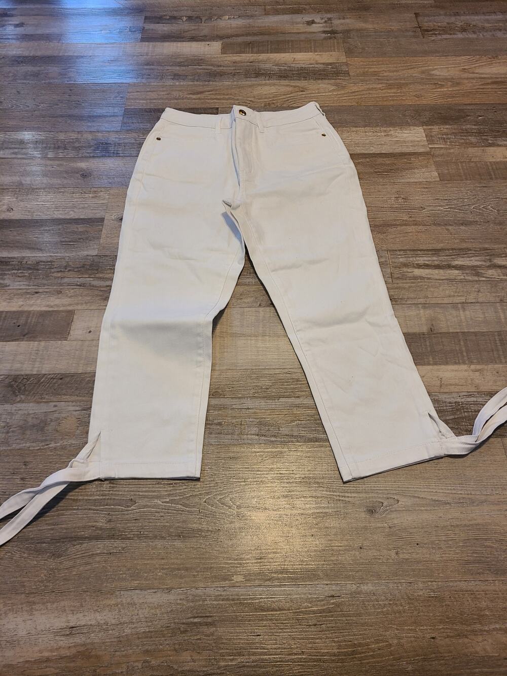 Massey size 8 womens white cropped capris with tie
